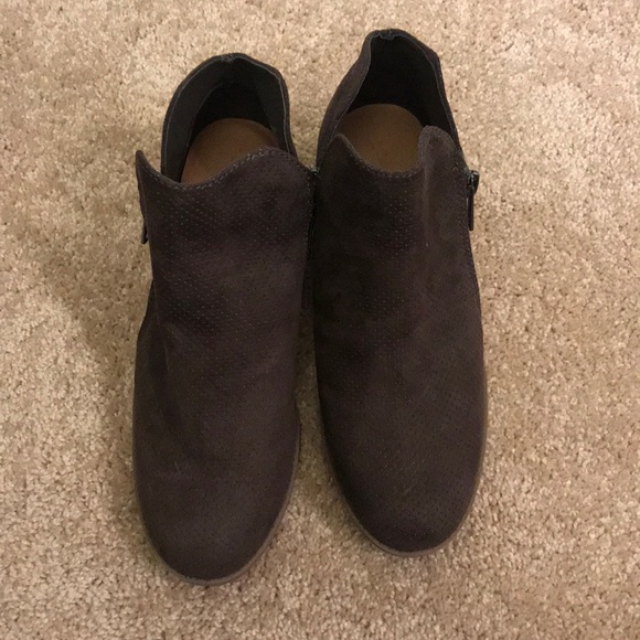 Universal Threads booties - Picture 2 of 3